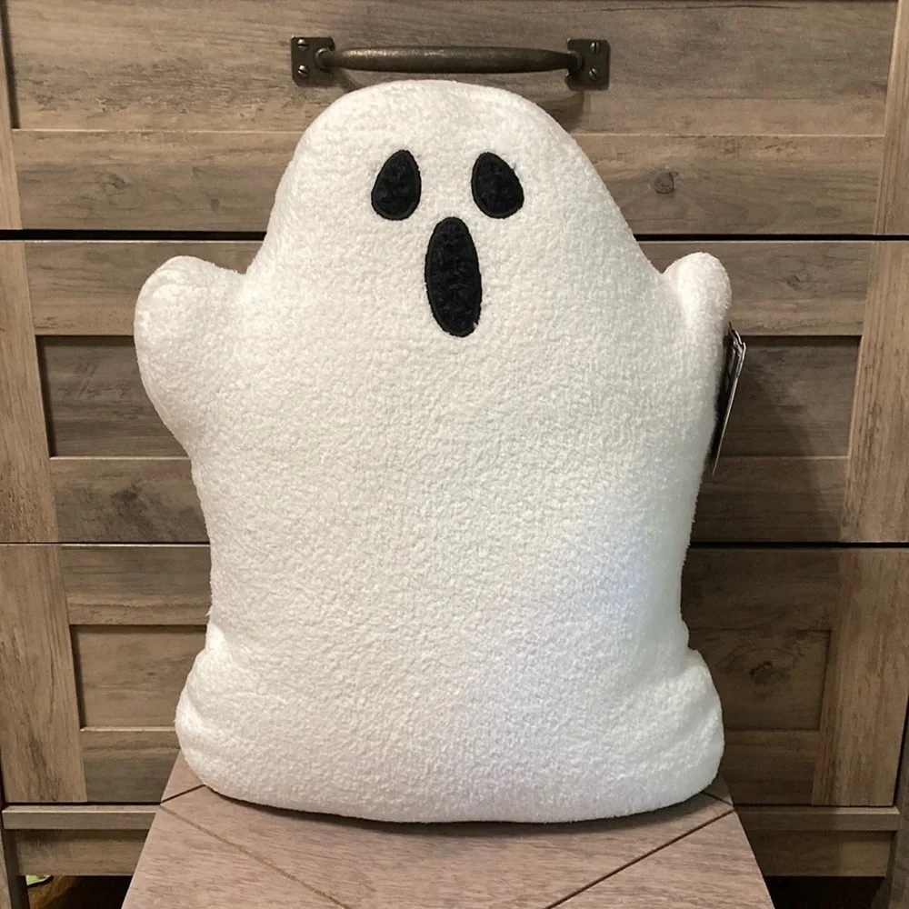 WELL DRESSED HOME HUGE! 2 DIFFERENT FACES!! GHOST PLUSH PILLOW NWT❗️